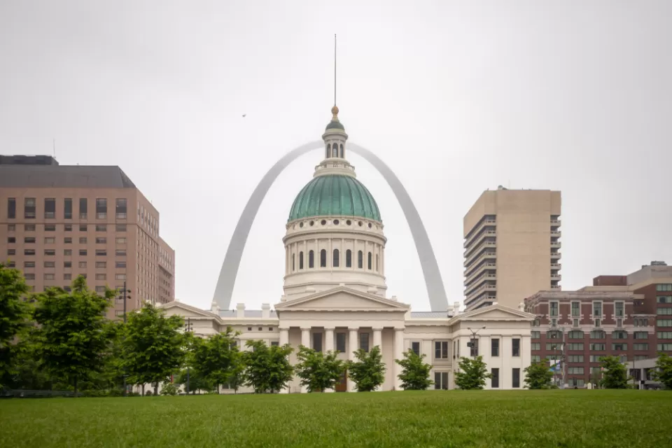 Saint Louis gateway arch and Kiener Park